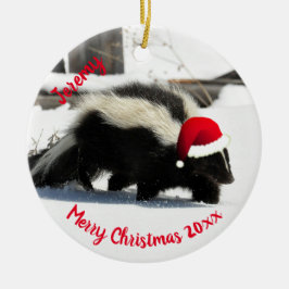 Skunk in Weihnachtsmannmütze Keramik Ornament