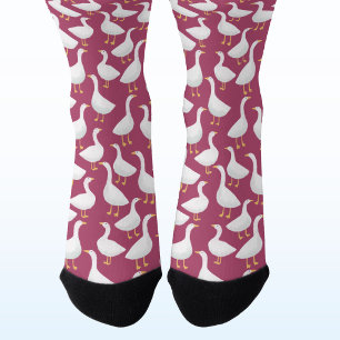 Skurril-Weiße-Gans-Beerenrotes-Cottagecore-Muster Socken