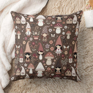 Skurrile Cottage-Core-Gnome und Pilze Kissen