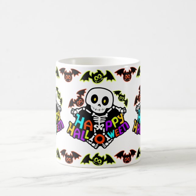 Skurriles Halloween-Skelett- und Fledermausdesign Kaffeetasse (Mittel)