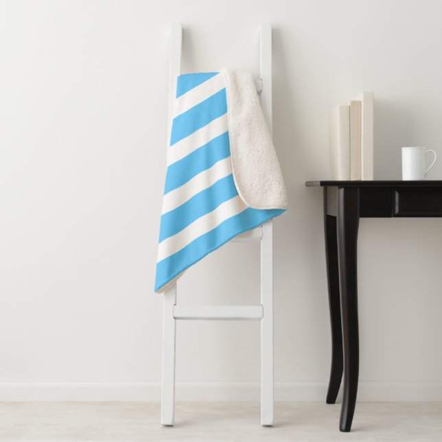 Sky Blue and White Cabana Stripes  Sherpadecke (Beispiel)