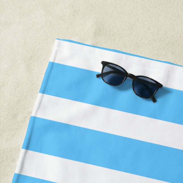 Sky Blue and White Cabana Stripes  Strandtuch (Beispiel)