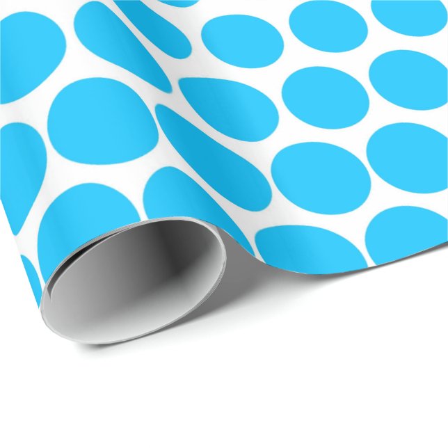 Sky Blue Polka Dot Modern White Geschenkpapier (Rolleneckpunkt)