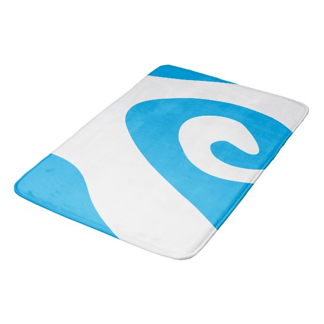 Sky Blue und White Swirl Wave Badematte (Schrägansicht)