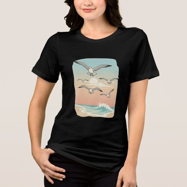 “Sky Dance Seagulls – Beach Freedom Tee” Tri-Blend Shirt (Vorderseite)