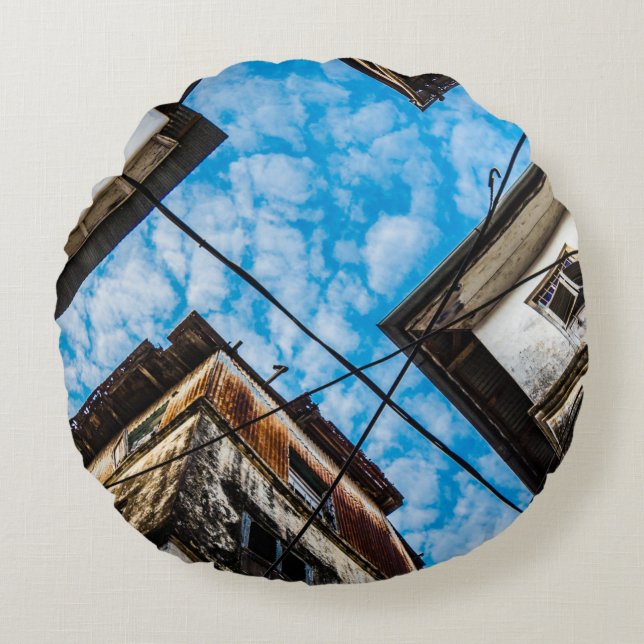 Sky Over Stonetown, Sansibar Rundes Kissen (Vorderseite)