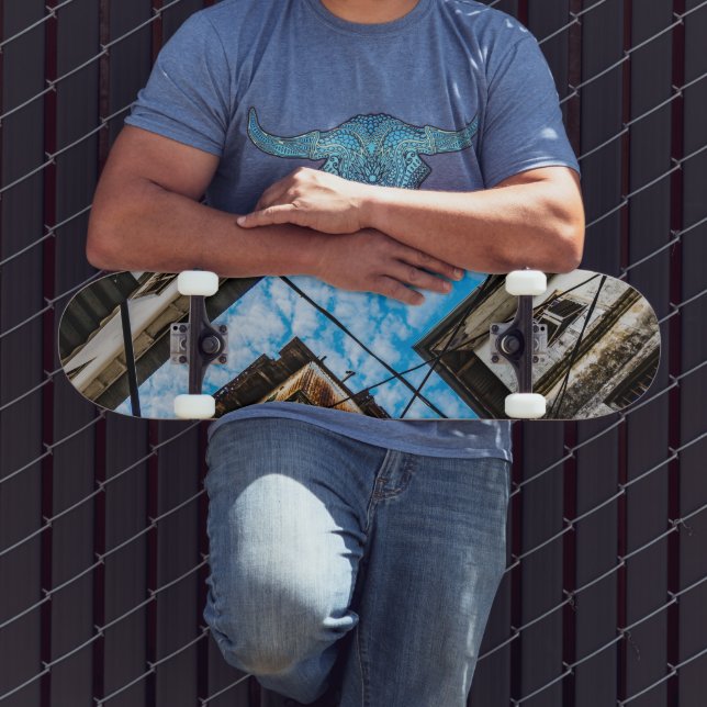 Sky Over Stonetown, Sansibar Skateboard (Außenbereich 3)