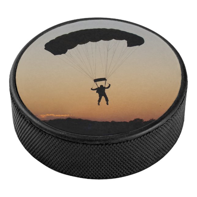 Skydiver Parachute bei Sunset Eishockey Puck (3/4)