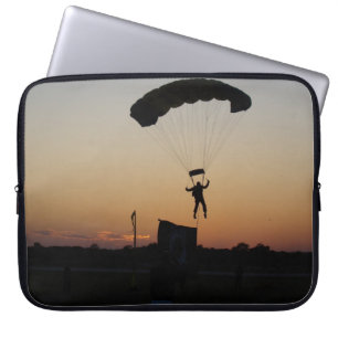 Skydiver Parachute bei Sunset Sky Diver Laptopschutzhülle