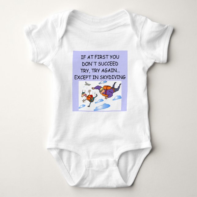 SKYDIVING BABY STRAMPLER (Vorderseite)