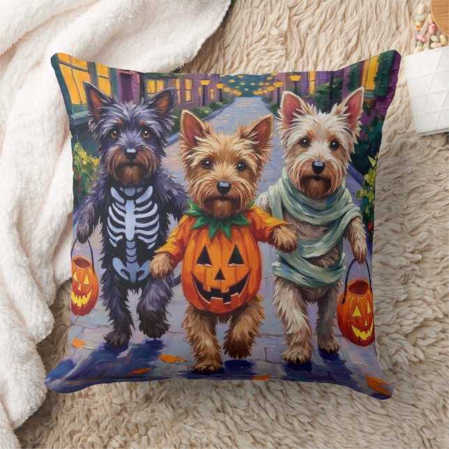 Skye Terrier Trick-or-Treating Halloween Costumes Kissen (Decke)