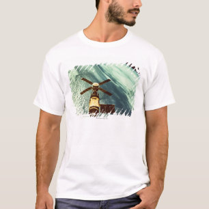 Skylab-Raumstation im Raum T-Shirt