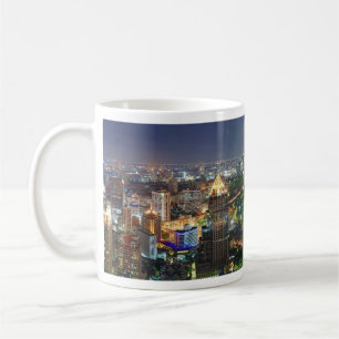 Skyline Bangkoks Thailand am Nachtpanorama Tasse
