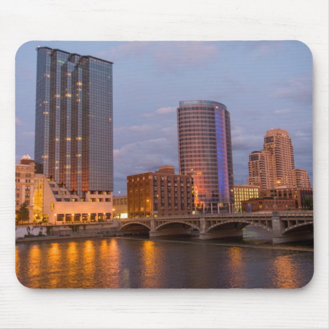 Skyline bei Dusk, am Grand River 2 Mousepad (Vorne)
