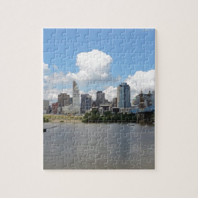 Skyline Cincinnatis, Ohio mit dem Ohio Puzzle (Vertikal)