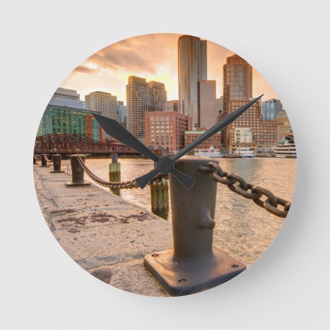 Skyline des Finanzbezirkes von Boston Runde Wanduhr (Vorderseite)