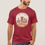Skyline Emblem San Diego California T-Shirt<br><div class="desc">San Diego minimalistisches,  farbenfrohes Kunstdesign mit Denkmälern und Sehenswürdigkeiten der Stadt in Kalifornien.</div>