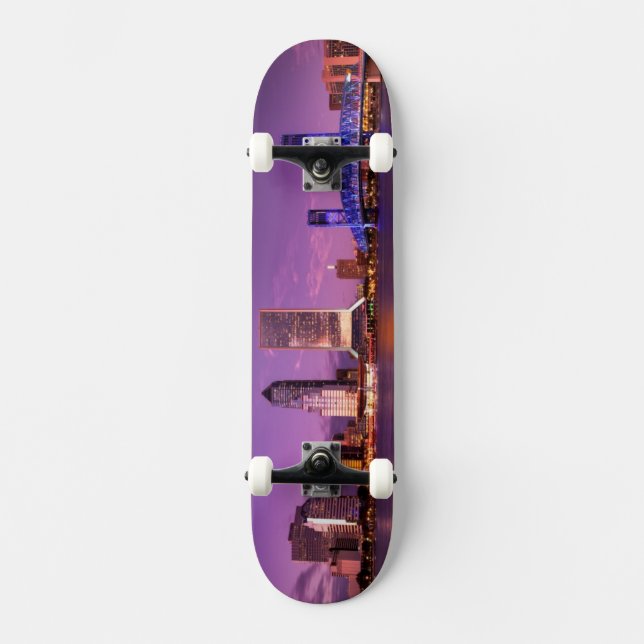 Skyline Jacksonvilles Florida nachts Skateboard (Vorderseite)