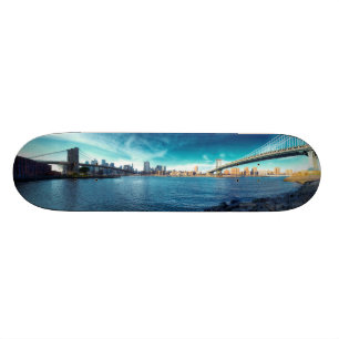 Skyline Manhattans New York von East River Skateboard