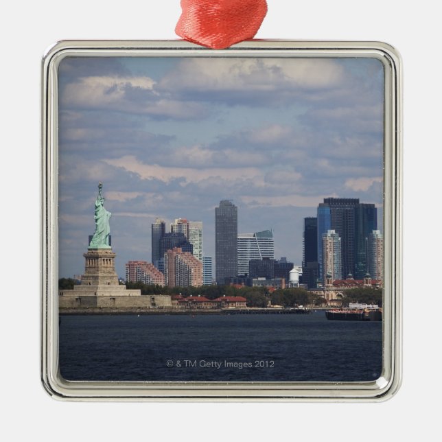 Skyline mit Freiheitsstatuen Ornament Aus Metall (Vorne)
