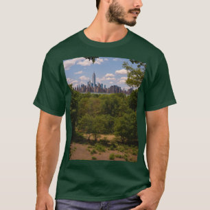 Skyline Roots: NYC vom Boden aus T-Shirt