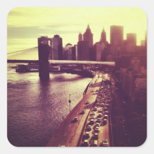 Skyline Sunset - Brooklyn Bridge und NYC Cityscape Quadratischer Aufkleber