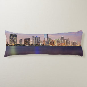 Skyline USA, Florida, Miami an Dämmerung 2 Seitenschläferkissen