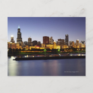 Skyline von Chicago bei Dämmerung Postkarte
