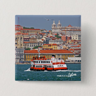 Skyline von Lissabon mit alter Fähre am Fluss Tagu Button