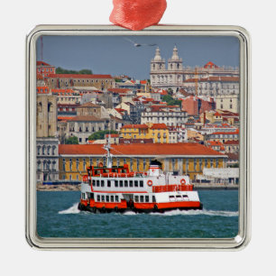 Skyline von Lissabon mit alter Fähre am Fluss Tagu Ornament Aus Metall