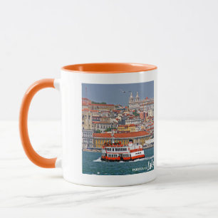 Skyline von Lissabon mit alter Fähre am Fluss Tagu Tasse