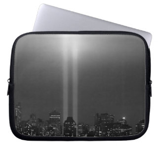 Skyline von Manhattan mit 9/11, New York City Laptopschutzhülle