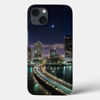Skyline von Miami-Stadt mit Brücke nachts iPhone 13 Hülle