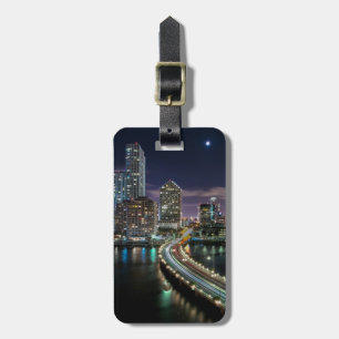 Skyline von Miami-Stadt mit Brücke nachts Gepäckanhänger