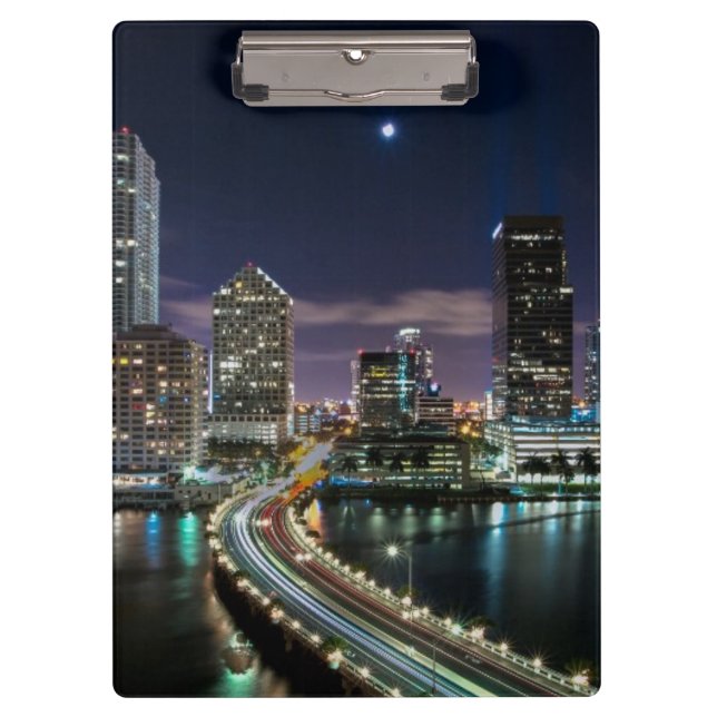 Skyline von Miami-Stadt mit Brücke nachts Klemmbrett (Vorderseite)