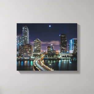 Skyline von Miami-Stadt mit Brücke nachts Leinwanddruck