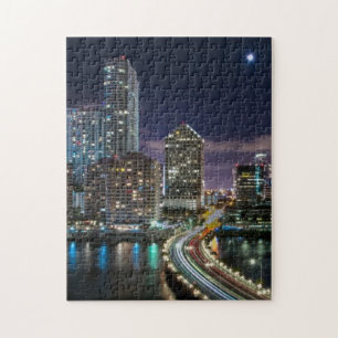 Skyline von Miami-Stadt mit Brücke nachts Puzzle