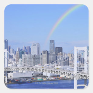 Skyline von Tokyo- und Regenbogen-Brücke Quadratischer Aufkleber