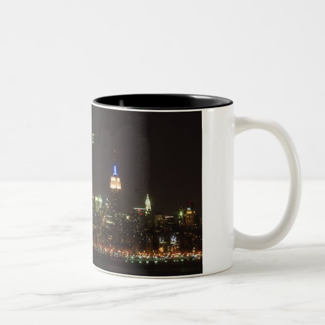 skylinenight, New York, NY Zweifarbige Tasse (Rechts)