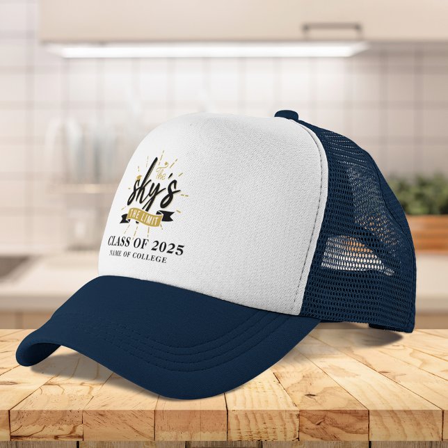 Sky's The Limit Class of 2025 Personalisiert Grad Truckerkappe (Sky's The Limit Class of 2025 Personalized Grad Trucker Hat)