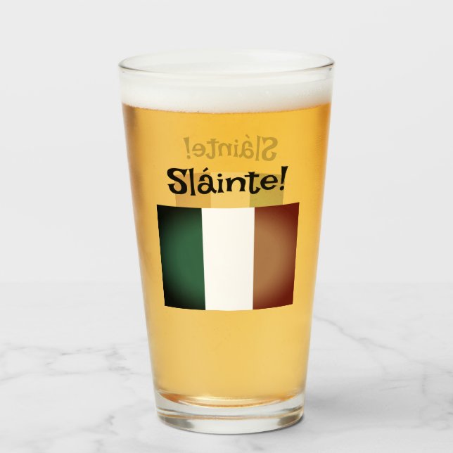 Sláinte! Bierglas der irischen Flagge St Patrick's Glas (Vorne (Gefüllt))