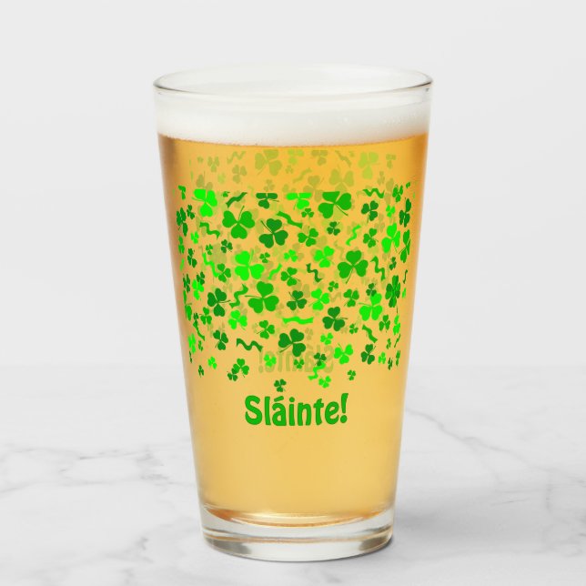 Sláinte Lucky Irish Shamrocks Personalized Pint Glas (Rückseite (gefüllt))