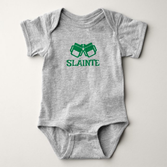 SLÁINTE Trinkbecher grau Bodysuit  Baby Strampler (Vorderseite)