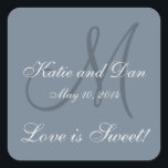 Slate Gray Life ist Sweet Mit Monogramm Wedding Quadratischer Aufkleber<br><div class="desc">Slate Gray Life ist eine süße Mit Monogramm Hochzeit. Elke Clarke © für MonogramGallery bei Zazzle. Gastgeschenk Hochzeit-Aufkleber mit Hochzeitdatum,  Braut- und Bräutigam-Vornamen und Vorname- bzw. Monogramm. Wählen Sie aus einer Vielzahl von Aufklebern. Passen Sie mit Ihren Farben und persönlichen Hochzeitsinformationen an.</div>