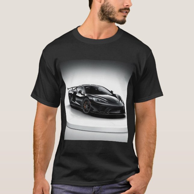 Sleek Black Sports Car auf einem rotierenden Displ T-Shirt (Vorderseite)