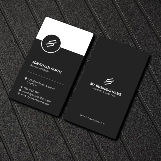 Sleek Black & White Minimalist Corporate Visitenkarte (Von Creator hochgeladen)