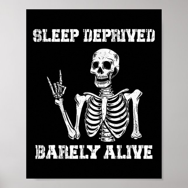 Sleep Deprived Rely Alive Funny Skeleton Halloween Poster (Vorne)