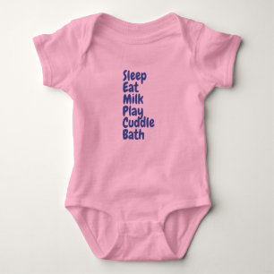 Sleep Eat Milk Play Cuddle auf Baby T - Shirt gedr