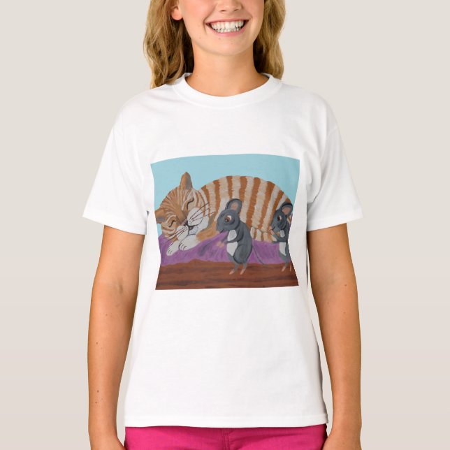Sleeping Cat with Sneaky Mice  T-Shirt (Vorderseite)