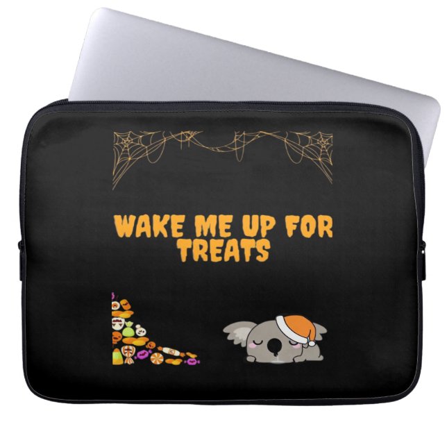 Sleepy animal ready for Halloween treats! Classic  Laptopschutzhülle (Vorderseite)